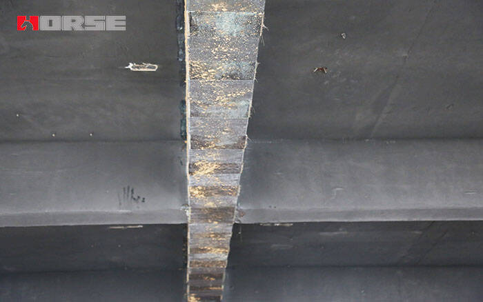 Carbon fiber fabric repair concrete crack beam Carbon fiber fabric repair concrete crack beam