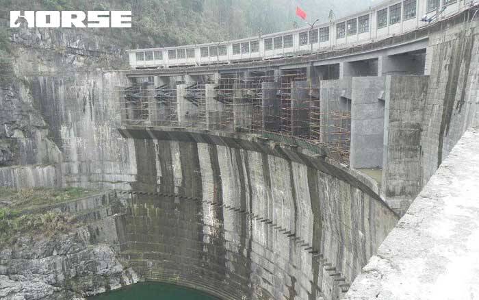 Carbon fiber fabric in reservoir reinforcement Carbon fiber fabric in reservoir reinforcement