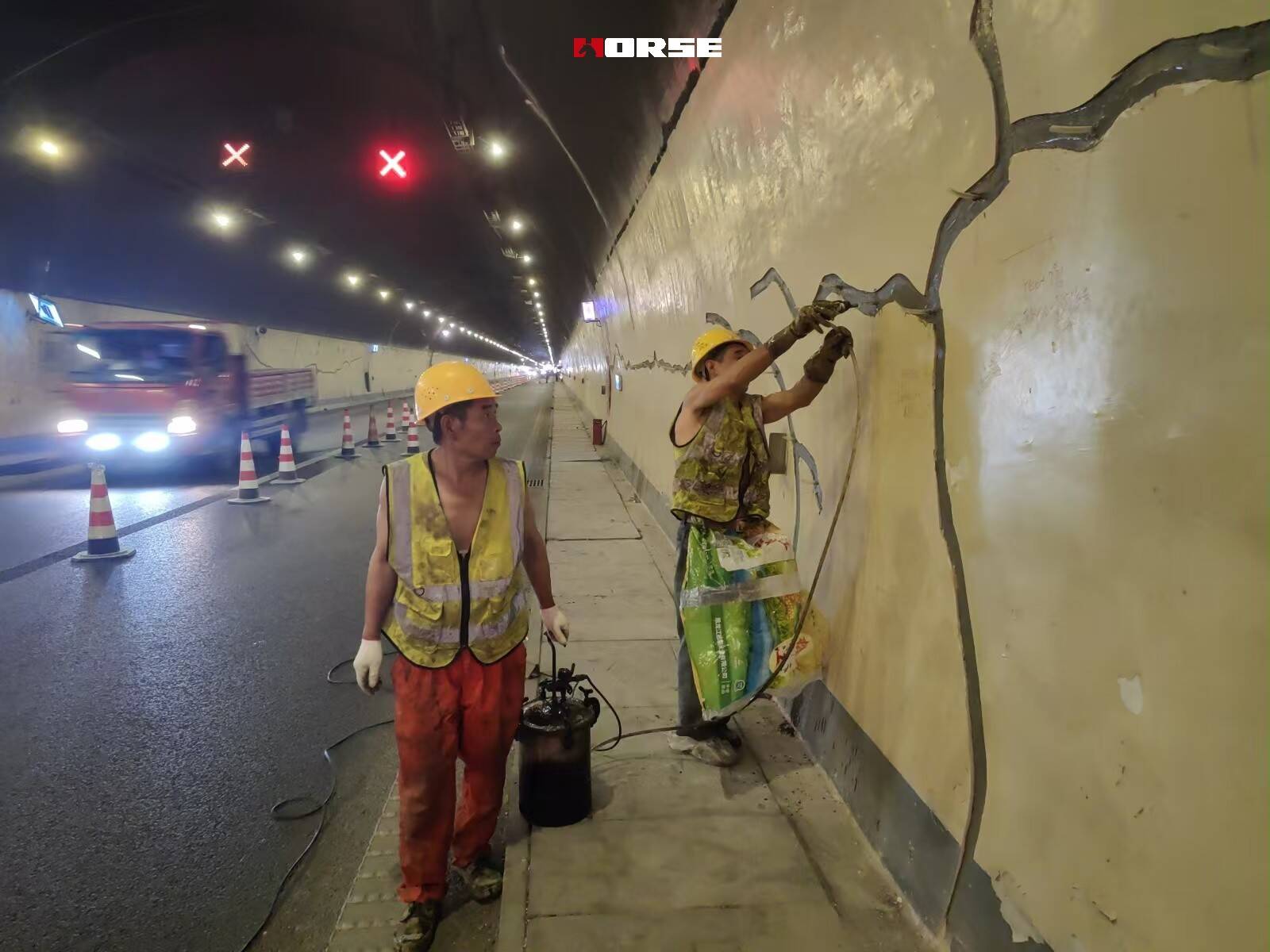 Repairing And Healing Tunnel Cracks With Injection Adhesvie Repairing And Healing Tunnel Cracks With Injection Adhesvie